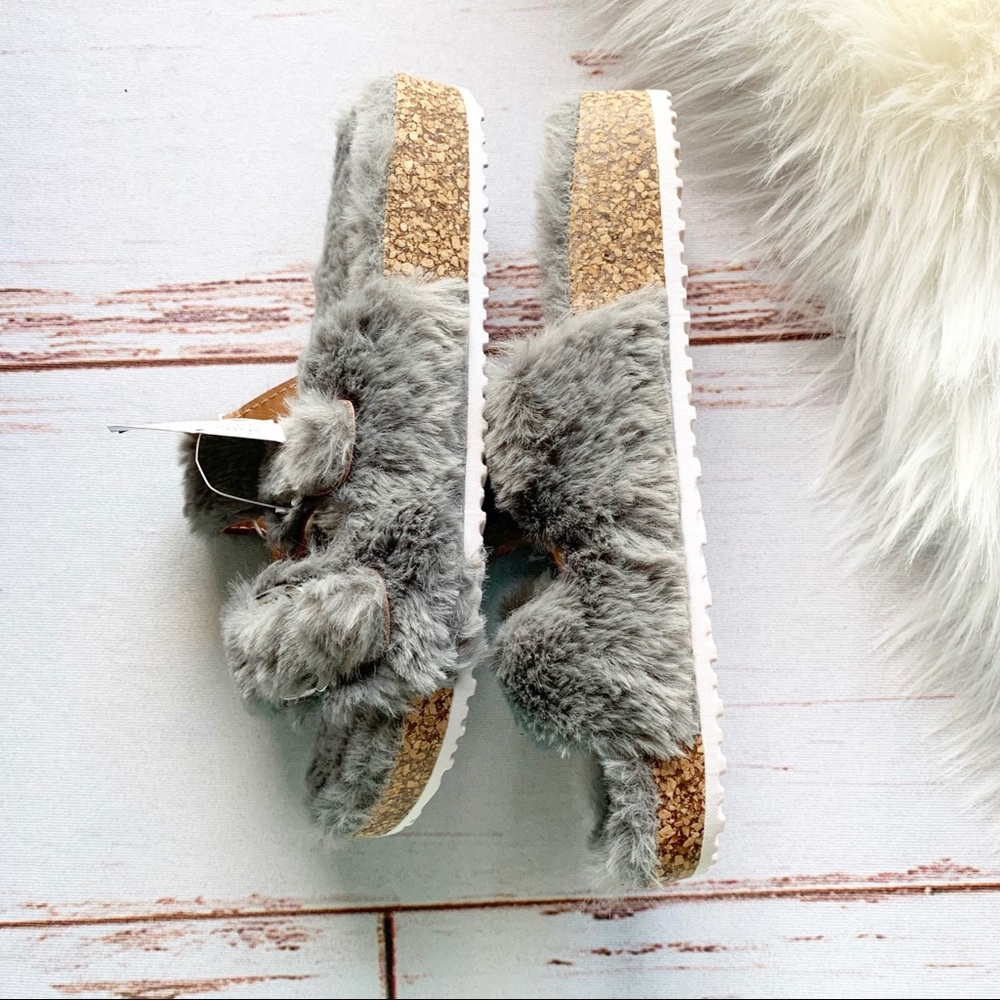 Olivia Miller Stephanie Grey Fur Slide Sandals | Size 6 - Picture 2 of 7